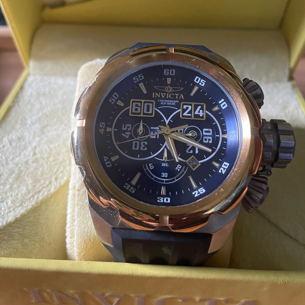Men’s Invicta watch- like new!!